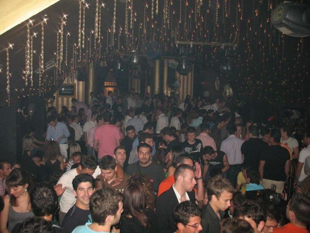 KALOKERINO_PARTY_NEB_GR_221