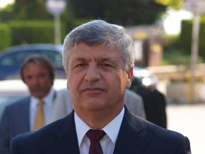 Αντίδραση δημάρχου Πρέβεζας για τις επεκτατικές εις βάρος της Ελλάδας αναφορές στα αλβανικά σχολικ