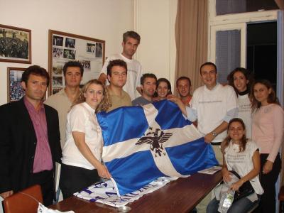 Τα μέλη της Νε.Β μετά την πορεία στο γραφείο του σωματείου